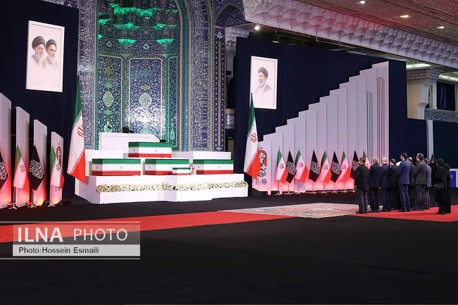 ادای احترام سران قوا و مسئولان نظام به پیکر آقای شهید ایران