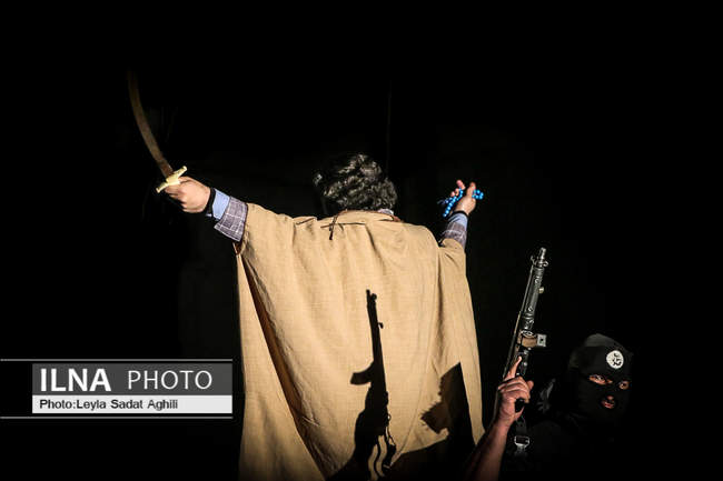 دموکراسی سفارشی 