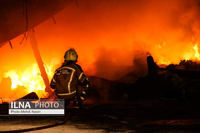 آتش‌سوزی در بارانداز ۱۲ هزار متری در شوش 