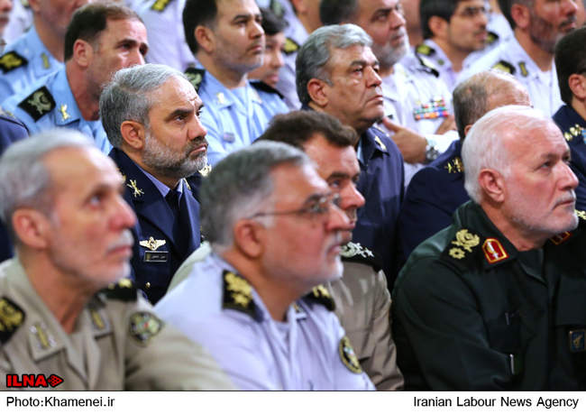 دیدار فرماندهان و کارکنان ارتش با فرمانده کل قوا