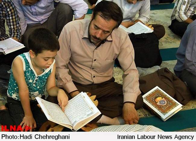 جزء خوانی قرآن کریم با حضورمردم قم در حرم حضرت فاطمه معصومه(س)