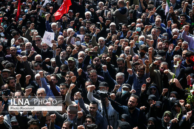 تشییع پیکر شهدای مدافع حرم در میدان امام حسین (ع)