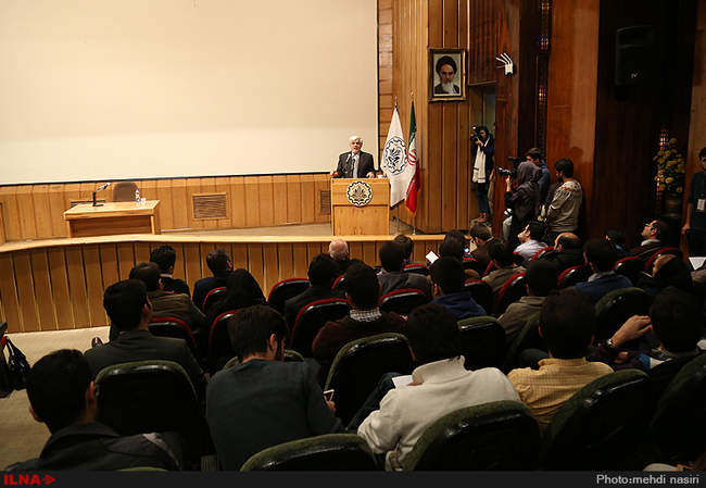 حضور محمدرضا عارف  به مناسبت روز دانشجو در دانشگاه شریف