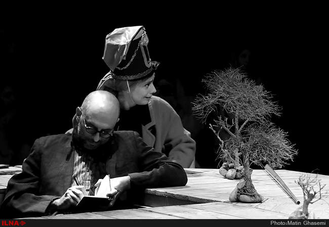 اجرای نمایش باغ آلبالو به کارگردانی آتیلا پسیانی
