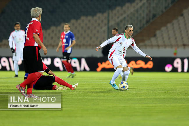 دیدار دوستانه تیم‌های منتخب ۹۸ و پیشکسوتان سرخابی‌