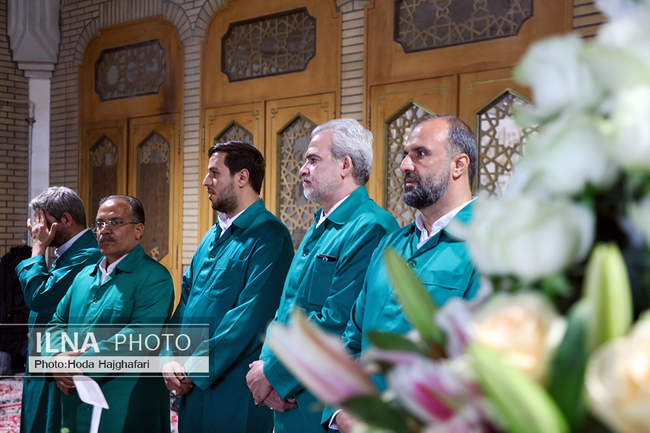 گل‌آرایی ضریح حضرت معصومه(س) 