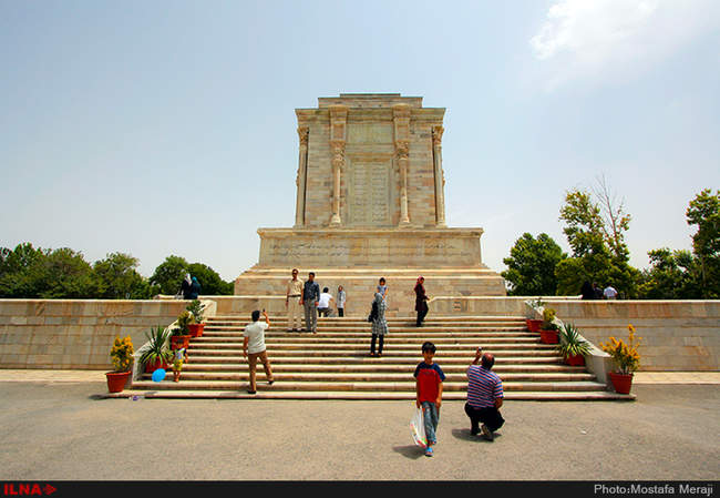 موزه و مقبره فردوسی در شهر توس