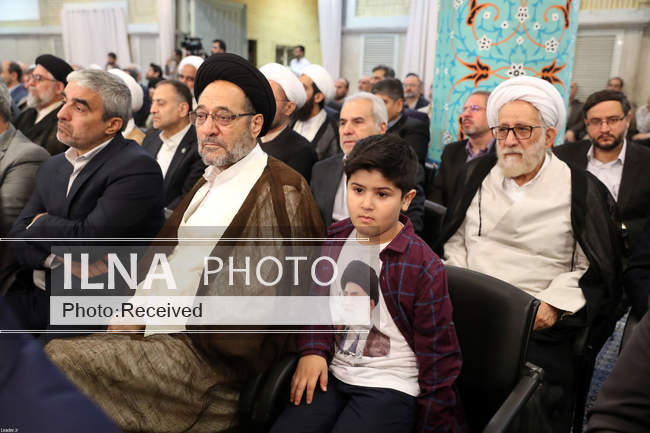 دیدار جمعی از مردم، مسئولان و مهمانان کنفرانس وحدت اسلامی با مقام مع