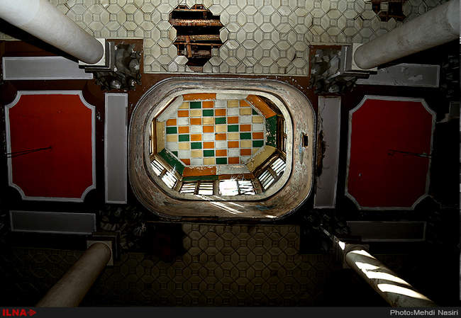 در داخل عمارت مسعودیه چه می گذرد؟