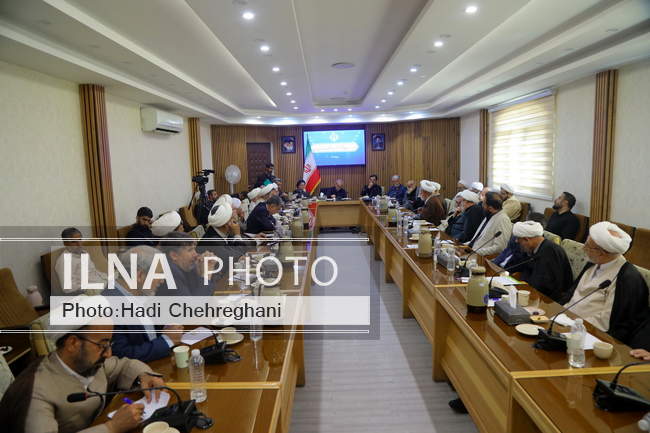 دیدار رئیس‌جمهور با علما و مراجع عظام در سفر به قم