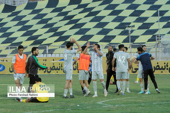 دیدارتیم های فجرشهیدسپاسی شیراز وشهرخودرو مشهد