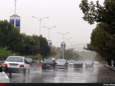 ترافیک نیمه‌سنگین در آزادراه قزوین_کرج_تهران/ بارش باران و برف در محورهای مواصلاتی ۲۳ استان