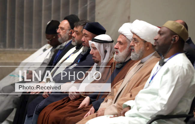 دیدار جمعی از مردم، مسئولان و مهمانان کنفرانس وحدت اسلامی با مقام مع