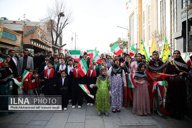 حضور حماسی مردم سنندج در راهپیمایی ۲۲بهمن 