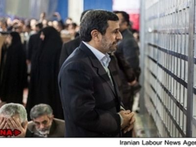حضور احمدی نژاد و وزرای وی در حرم امام خمینی(ره)