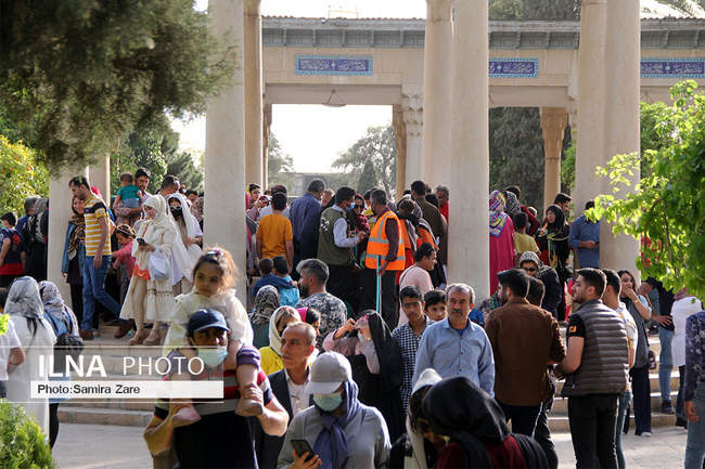 مهمانان نوروزی درآرامگاه حافظ