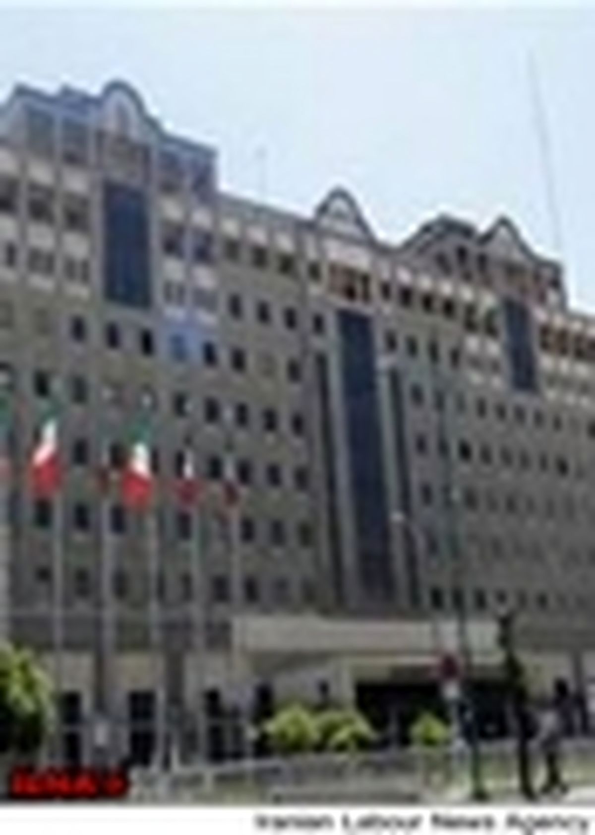 دانشجویان دندانپزشکی دانشگاه‌های خارجی مقابل مجلس تجمع کردند