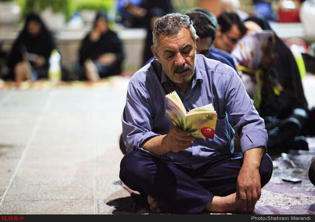 مراسم احیای شب بیست و سوم ماه مبارک رمضان در گلستان شهدای اصفهان 