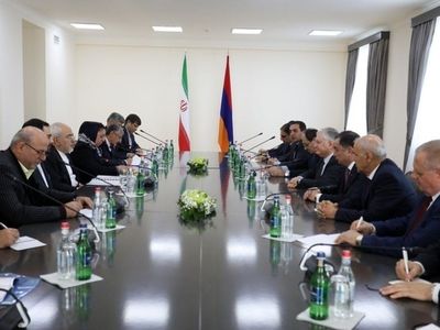 Iranian, Armenian FMs review issues of mutual interests