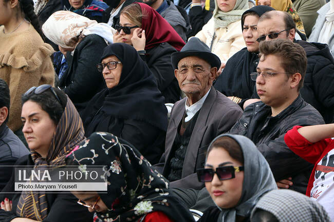 گردشگران نوروزی در مقبره الشعرا تبریز