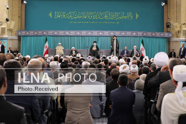 دیدار جمعی از مردم، مسئولان و مهمانان کنفرانس وحدت اسلامی با مقام مع�