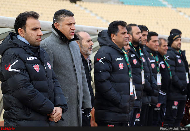 مسابقه فوتبال بین دو تیم نفت تهران و سایپای تهران