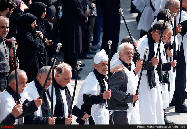 مراسم عزاداری و خیمه سوزان روز عاشورا در میدان امام حسین (ع) 