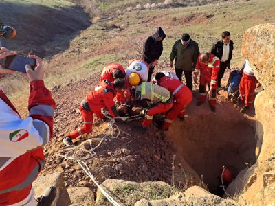 نجات دو شهروند قزوینی از چاه ۱۸ متری توسط آتش نشانان