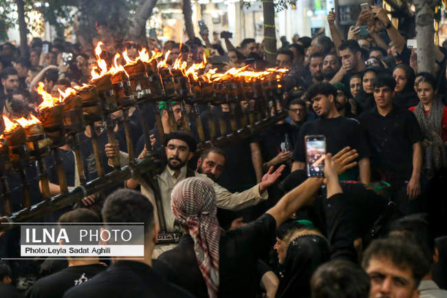 آیین مشعل گردانی در دولت آباد