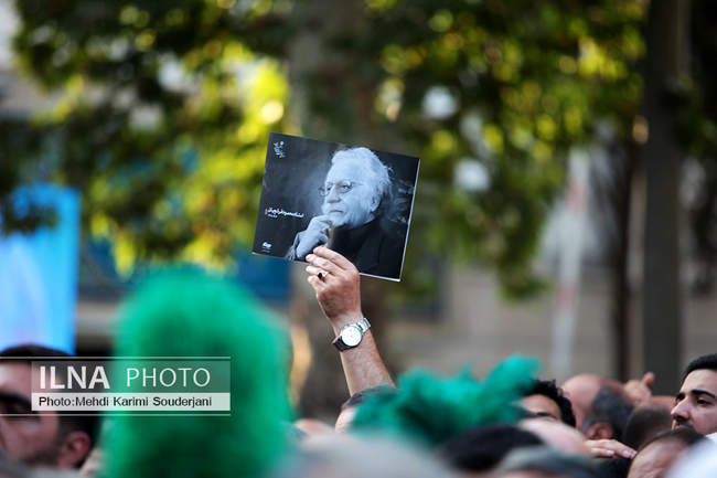 تشییع پیکر استاد فرشچیان در اصفهان