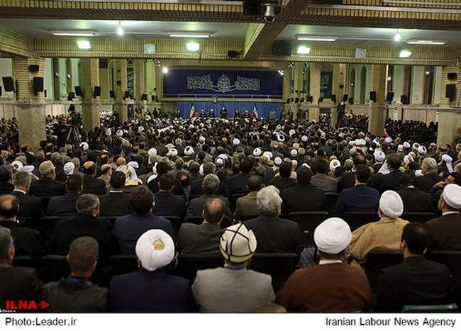 دیدار مسئولان نظام و میهمانان کنفرانس وحدت اسلامى‌ با رهبر معظم انق