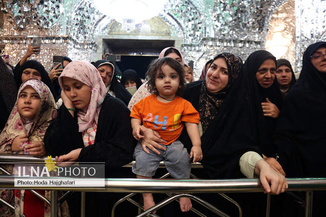 گل آرایی ضریح مطهر حضرت فاطمه معصومه 