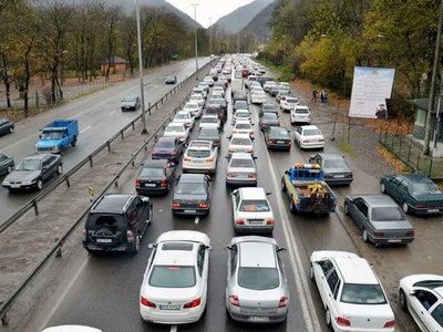 بارش برف و باران در ۱۳ محور/ترافیک نیمه سنگین در محور هراز