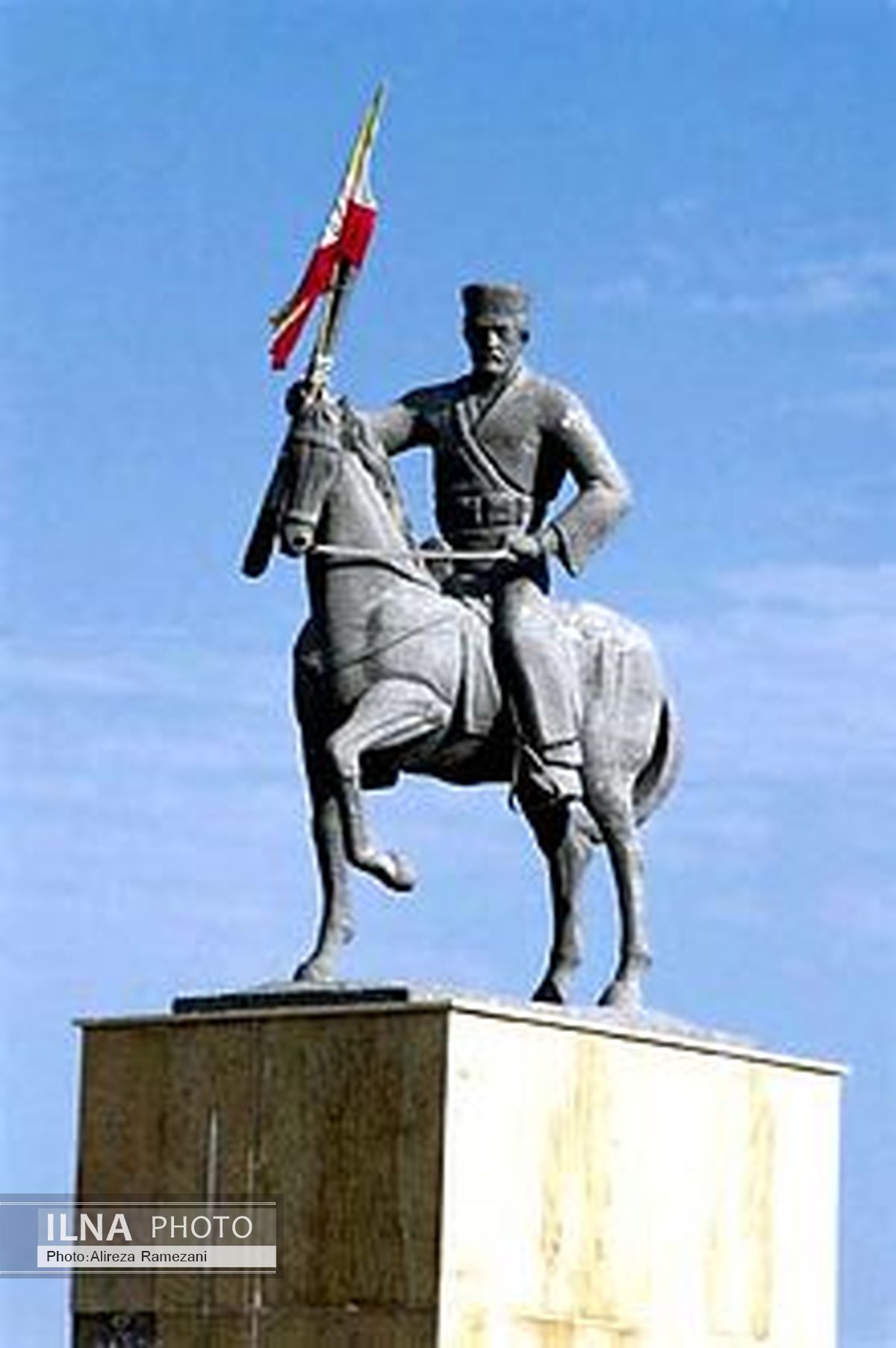 رونمایی از تابلوی نگارگری یادبود شهید رئیسعلی دلواری