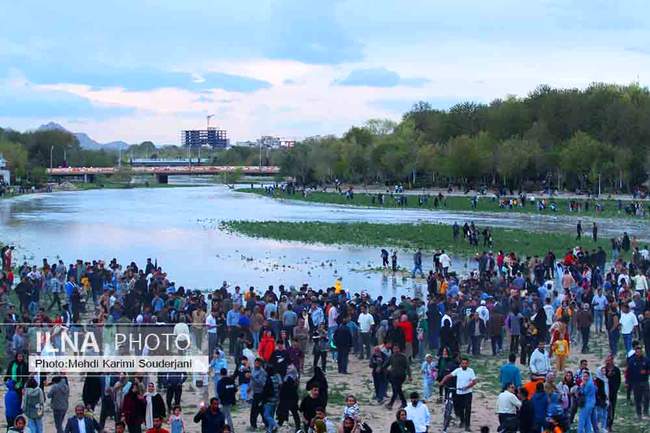 جاری شدن آب در زاینده رود