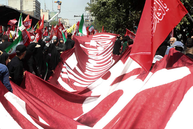 حضور وزیر ورزش و جوانان در مراسم تشییع قائد شهید