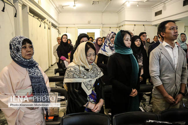 مراسم اهداء الواح زرین فام هنرمند ژاپنی از طرف سفارت ژاپن به موزه رضا