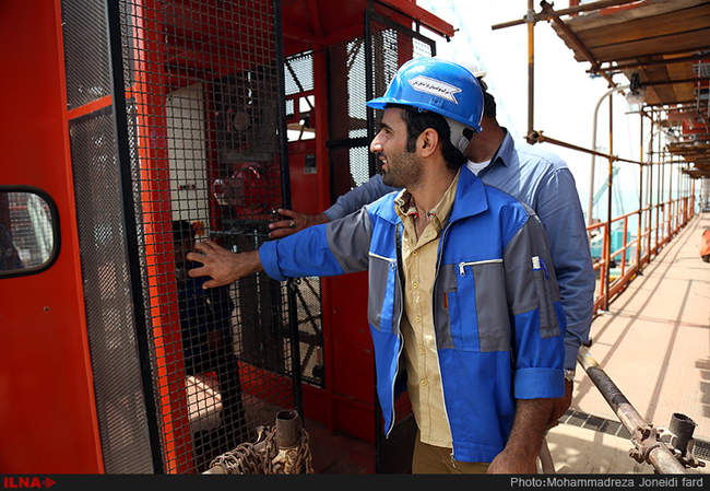 بازدید خبرنگاران از عملیات بارگیری سکوی B 18 پارس جنوبی توسط مجتمع ISOICO