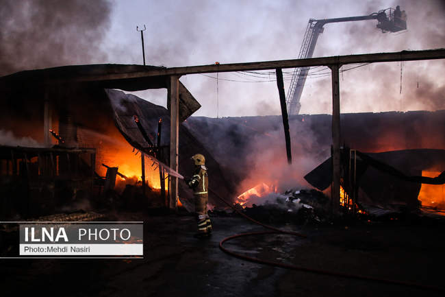 آتش‌سوزی در بارانداز ۱۲ هزار متری در شوش 