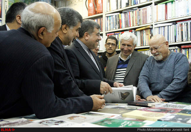 کتاب‌گردی وزیر فرهنگ و ارشاد اسلامی 
