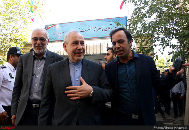  مراسم جشن شکوفه‌ها با حضور علی‌اصغر فانی وزیر آموزش و پرورش