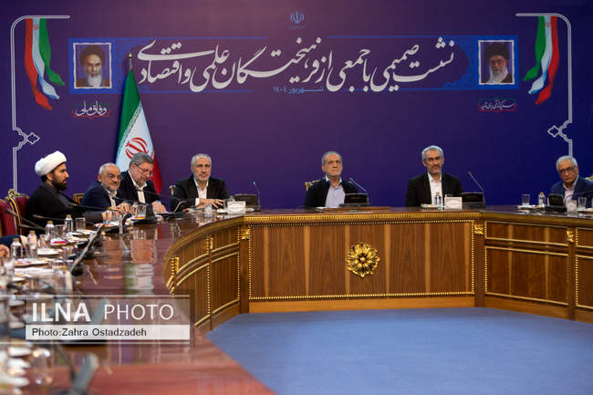 نشست صمیمی رئیس جمهور با جمعی از فرهیختگان علمی و اقتصادی