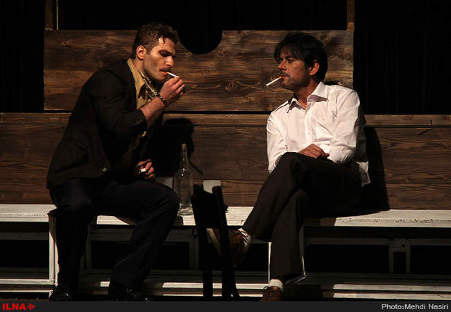 نمایش تئاتر بیگانه