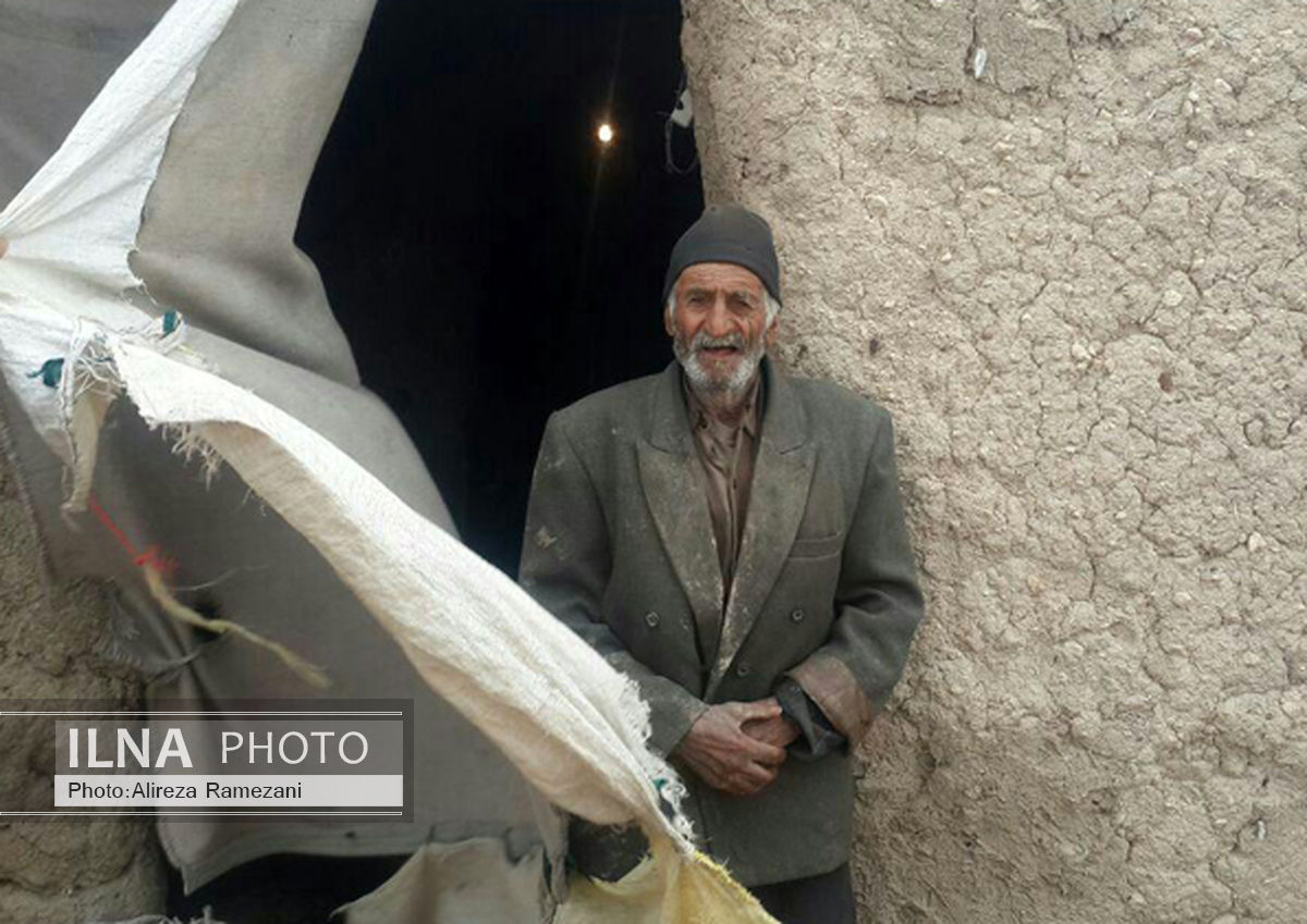 زندگی برای مشهدی"عزیر"و" آهو" خانم به سختی می‌گذرد