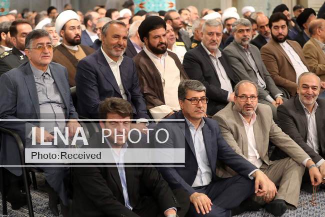 دیدار جمعی از مردم، مسئولان و مهمانان کنفرانس وحدت اسلامی با مقام مع