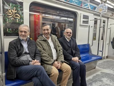 بازگشت رییس جمهور با مترو بعد از راهپیمایی ۲۲بهمن