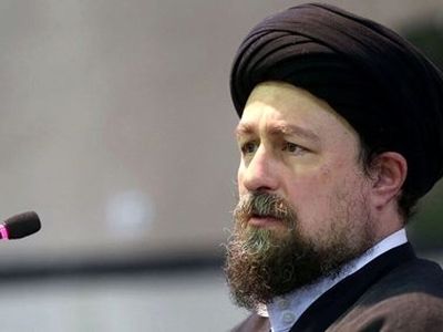 برخی افراد می‌گویند روحانیون و دین‌داران نباید وارد عرصه سیاست شوند
