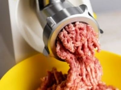خطرات نگهداری نادرست گوشت چرخ کرده در یخچال