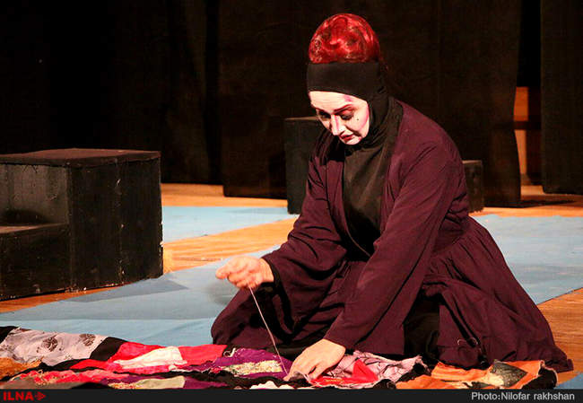 نمایش بیوه های غمگین سالار جنگ در شهر کرد