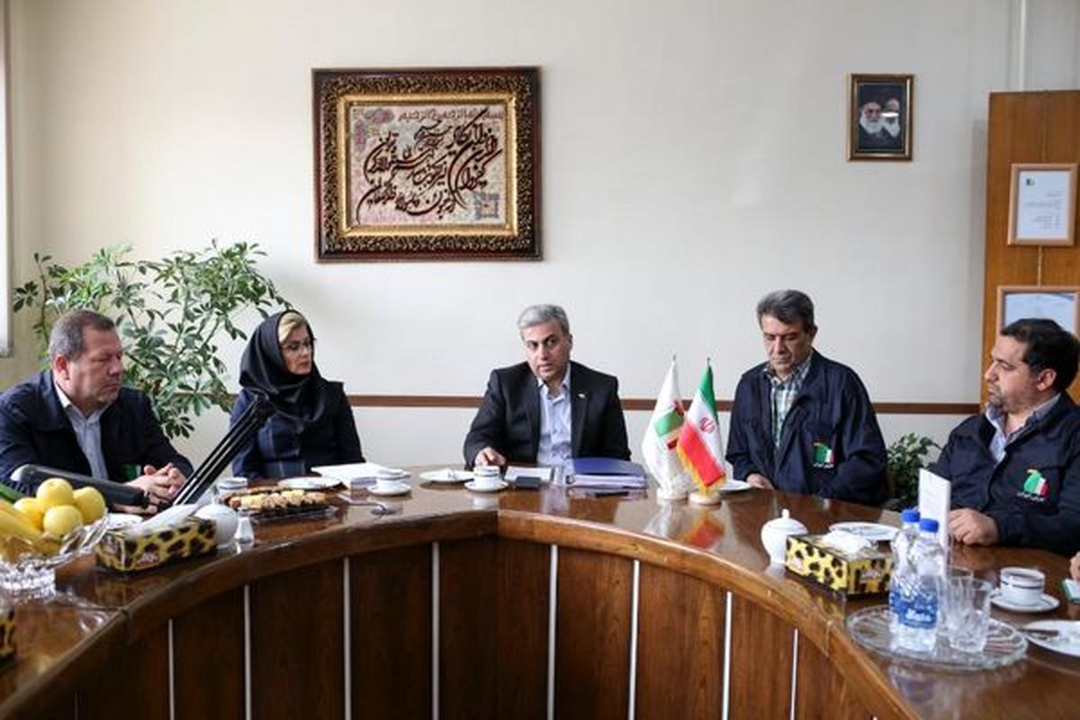 فروش کارمزدی راهکار اصلی افزایش تولید و فروش/ با وجود بالا رفتن قیمت ارز قیمت ها هنوز ثابت است